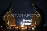 Suasana Apel Kehormatan dan Renungan Suci di Taman Kusuma Bangsa, IKN, Penajam Paser Utara, Kalimantan Timur, Sabtu (17/8/2024) dini hari. Kegiatan yang dipimpin oleh Presiden Joko Widodo tersebut merupakan bentuk penghormatan terhadap jasa para pahlawan bagian dari serangkaian peringatan HUT Ke-79 RI. Antara Kaltim/M Risyal Hidayat