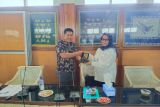 Anggota DPRD Kotabaru Kalimantan Selatan Hj Alfisah bersama sejumlah anggota yang lain melakukan studi komparsi ke Pemerintah Provinsi Jambi untuk membahas mengenai riset dan inovasi daerah pada tanggal 24/7/14.(ANTARA/HO-Pemkab Kotabaru)