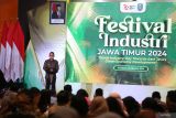 Pj Gubernur Jawa Timur Adhy Karyono menyampaikan sambutan saat pembukaan Festival Industri Jawa Timur di Surabaya, Jawa Timur, Kamis (22/8/2024). Festival yang mengusung tema Green Industry: Key Towards East Java's Green Economy Development tersebut diharapkan dapat mempercepat pertumbuhan industri hijau di Jawa Timur. ANTARA Jatim/Moch Asim/um.