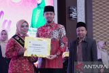 Wako Bukittinggi wisuda 304 peserta Sekolah Keluarga dan Lansia 2024