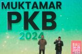 Wakil Presiden Ma'ruf Amin (kanan) menyampaikan sambutan saat pembukaan Muktamar VI Partai Kebangkitan Bangsa (PKB) di Bali Nusa Dua Convention Center (BNDCC), Badung, Bali, Sabtu (24/8/2024). Muktamar tersebut mengusung tema PKB Solusi Bangsa yang berlangsung pada 24-25 Agustus 2024. ANTARA FOTO/Nyoman Hendra Wibowo/wsj.