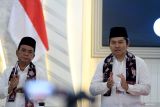 Pasangan bakal calon Bupati dan bakal calon wakil Bupati Sidoarjo Achmad Amir Aslichin (kanan) dan Edy Widodo (kiri) mendaftar diri di kantor KPU Sidoarjo, Jawa Timur, Kamis (29/8/2024). Pasangan Achmad Amir Aslichin - Edy Widodo diusung Partai PKB, PDI Perjuangan, PAN, PKS, PPP dan Nasdem. Antara Jatim/Umarul Faruq/mas