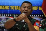 Danrem 121/Abw Brigjen TNI Luqman Arief memaparkan kronologis kejadian tentang penggagalan penyelundupan ekstasi saat jumpa pers di Pontianak, Kalimantan Barat, Jumat (30/8/2024). Brigjen TNI Luqman Arief mengatakan Satgas Pamtas RI-Malaysia Yonkav 12/Beruang Cakti telah berhasil menggagalkan penyelundupan 38.218 butir ekstasi, 700 butir pil Happy Five dan 579,8 gram sabu dari Malaysia di Semunying dan Jagoi Babang di Kabupaten Bengkayang berkat laporan warga yang tergabung dalam Radar Embrio Anti Narkoba yang digagas Korem 121/Abw. ANTARA FOTO/Jessica Wuysang