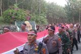 Peringatan HUT RI, TNI-Polri bentangkan bendera merah putih