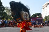 Penari Reog Ponorogo tampil pada parade budaya bertajuk Serenade Langit Tembaga di Ponorogo, Jawa Timur, Sabtu (31/8/2024). Kegiatan seni budaya tersebut merupakan puncak peringatan Hari Jadi ke-528 Kabupaten Ponorogo. Antara Jatim/Siswowidodo/um