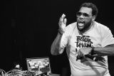 Penyanyi rap Fatman Scoop meninggal sesudah pingsan di atas panggung