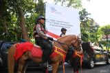 Anggota Polisi berpatroli menggunakan kuda di kawasan Indonesia Tourism Development Corporation (ITDC) pada hari pertama High-Level Forum on Multi-Stakeholder Partnerships and Indonesia-Africa Forum II di Nusa Dua, Badung, Bali, Minggu (1/9/2024). Sebanyak 13 ribu personel TNI-Polri mengamankan High-Level Forum on Multi-Stakeholder Partnerships and Indonesia-Africa Forum II yang berlangsung pada 1-3 September 2024 di Nusa Dua, Bali. ANTARA FOTO/Media Center IAF II-HLF MSP/Nyoman Hendra Wibowo/wsj.