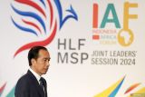 Presiden Joko Widodo berjalan saat akan memimpin Joint Leaders' Session Indonesia-Africa Forum (IAF) II and High-Level Forum on Multi-Stakeholder Partnerships (HLF MSP) di Nusa Dua, Bali, Senin (2/9/2024). Forum HLF MSP and Indonesia-Africa Forum II tersebut menyelenggarakan 12 event secara paralel dan 17 event pendamping serta yang dihadiri 24 negara. ANTARA FOTO/Media Center IAF II-HLF MSP/Nyoman Hendra Wibowo/wsj.