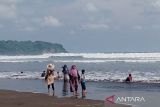 BMKG: Gelombang tinggi masih berpotensi di laut selatan  Jabar-Jateng