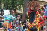 Penari Jaranan tampil pada Festival Jaranan Jawa Kreasi di Kepung, Kediri, Jawa Timur, Rabu (4/9/2024). Festival dengan menampilkan 13 kelompok jaranan tersebut sebagai upaya melestarikan kesenian Jaranan Jawa dengan durasi pentas yang dimampatkan sehingga tidak membosankan ditonton oleh generasi muda. Antara Jatim/Prasetia Fauzani/um