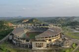 Foto udara suasana Stadion Utama Palaran Kalimantan Timur di Samarinda, Selasa (3/9/2024). Pj Gubernur Kaltim, Akmal Malik menegaskan, bahwa stadion bertaraf internasional berkapasitas 35 ribu penonton itu berencana akan menghidupkan kembali akibat terbengkalai dan akan melakukan perbaikan secara bertahap dengan dana APBD perubahan sekitar Rp10 miliar yang mengutamakan perbaikan lapangan dan lampu. Antara Kaltim/M Risyal Hidayat