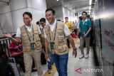 Direktur Utama PT KAI Didiek Hartantyo (kiri) jalan bersama dengan CEO Myanmar Railways Nyi Nyi Swe (kedua kanan) saat mengikuti rangkaian kegiatan ASEAN Railway CEOs’ Conference (ARCEOs’ Conference) ke-44 di Stasiun LRT Halim, Jakarta Timur, Rabu (4/9/2024). Konferensi tersebut merupakan platform untuk berbagi praktik terbaik dalam hal operasi dan pemeliharaan, transformasi digital dan komersial perkeretaapian. ANTARA FOTO/M Agung Rajasa/agr