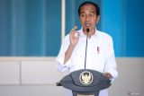 Presiden Joko Widodo menyampaikan sambutan saat peresmian Rumah Sakit Kemenkes Surabaya, Jawa Timur, Jumat (6/9/2024). RS Kemenkes Surabaya memiliki luas 163.380 meter persegi yang terdiri dari empat gedung untuk penanganan penyakit jantung, kanker, dan stroke tersebut menelan anggaran sebesar Rp2 triliun lebih. Antara Jatim/Rizal Hanafi/um