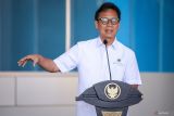 Menteri Kesehatan Budi Gunadi Sadikin menyampaikan sambutan saat peresmian Rumah Sakit Kemenkes Surabaya, Jawa Timur, Jumat (6/9/2024). RS Kemenkes Surabaya memiliki luas 163.380 meter persegi yang terdiri dari empat gedung untuk penanganan penyakit jantung, kanker, dan stroke tersebut menelan anggaran sebesar Rp2 triliun lebih. Antara Jatim/Rizal Hanafi/um