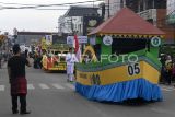 Sejumlah mobil hias kafilah mengikuti Pawai Ta'aruf Musabaqah Tilawatil Qur'an (MTQ) Nasional ke-30 Tahun 2024 di Samarinda, Kalimantan Timur, Sabtu (7/9/2024). Pawai yang diikuti sekitar 20 provinsi dan 10 kabupaten/kota se-Kaltim tersebut rangkaian dari MTQ Nasional ke-30 yang bertemakan Mewujudkan Masyarakat Cinta Al-quran untuk Bangsa yang Bermartabat di Bumi Nusantara. Antara Kaltim/M Risyal Hidayat