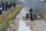 Puluhan peserta ikuti lomba balap traktor sawah di Klaten