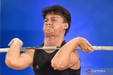 Lifter Banten Rizki Juniansyah melakukan angkatan clean and jerk saat angkat besi kelas 89 kilogram putra PON XXI Aceh-Sumut 2024 di GOR Seuramoe Angkat Besi Harapan Bangsa, Banda Aceh, Aceh, Sabtu (7/9/2024). Rizki Juniansyah berhasil meraih emas sekaligus memecahkan rekor nasional dengan total angkatan 360 kg melampaui rekor sebelumnya yakni 337 kilogram atas nama Muhammad Zul Ilmi. ANTARA FOTO/Budi Candra Setya/gp