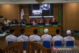 Suasana jalannya sidang Peninjauan Kembali (PK) kasus pembunuhan Vina Cirebon di Pengadilan Negeri Kota Cirebon, Jawa Barat, Senin (9/9/2024). Enam terpidana kasus itu mengajukan PK karena merasa tidak terlibat dalam kasus pembunuhan Vina dan Eky pada tahun 2016. ANTARA FOTO/Dedhez Anggara/agr