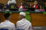 Terpidana kasus pembunuhan Vina Cirebon Rifaldi (kanan) menjalani sidang Peninjauan Kembali (PK) di Pengadilan Negeri Kota Cirebon, Jawa Barat, Senin (9/9/2024). Enam terpidana kasus itu mengajukan PK karena merasa tidak terlibat dalam kasus pembunuhan Vina dan Eky pada tahun 2016. ANTARA FOTO/Dedhez Anggara/agr