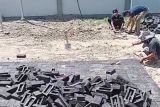 DLH Mataram dapat tambah satu unit mesin pencetak limbah plastik jadi batako