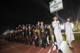 Sejumlah Kafilah Kalimantan Timur mengikuti defile saat pembukaan Musabaqah Tilawatil Qur'an (MTQ) Nasional ke-30 Tahun 2024 di Stadion Gelora Kadrie Oening, Samarinda, Kalimantan Timur, Minggu (8/9/2024). MTQ Nasional ke-30 bertemakan Mewujudkan Masyarakat Cinta Al-Quran untuk Bangsa yang Bermartabat di Bumi Nusantara itu diikuti 1.998 peserta terdiri dari 1.567 peserta inti dan 431 cadangan dari 35 provinsi yang akan mengikuti delapan cabang perlombaan. Antara Kaltim/M Risyal Hidayat