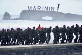 Sejumlah siswa Latihan Teknis (Lattek) Pendidikan Komando (Dikko) 174 Marinir berbaris saat upacara Pembaretan Prajurit Korps Marinir di Pantai Baruna Kondang Iwak, Malang, Jawa Timur, Sabtu (14/9/2024). Upacara pembaretan tersebut diikuti 119 siswa Dikmaba angkatan XLIII gelombang ke dua TA 2023 dan 342 Dikmata angkatan XLIII gelombang ke dua TA 2023 yang selanjutnya akan ditempatkan ke seluruh wilayah di Indonesia. Antara Jatim/Irfan Sumanjaya/um