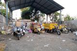 DLH Mataram edukasi petugas roda tiga pilah sampah