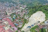 Foto udara suasana proyek pembangunan terowongan Samarinda dari kawasan jalan Kakap, Samarinda, Kalimantan Timur, Jumat (20/9/2024). Pembangunan terowongan yang menghubungkan jalan Sultan Alimuddin menuju jalan Kakap itu progres pembangunan fisiknya mencapai 55 persen yang diproyeksikan akan rampung pada 2025 mendatang untuk mengurai kemacetan di kawasan tersebut. Antara Kaltim/M Risyal Hidayat