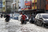 Dumai dilanda banjir akibat puncak pasang air laut