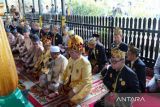 Para anggota DPRD Kota Banjarmasin dan jajaran Pemkot Banjarmasin melaksanakan ziarah ke Makam Sultan Suriansyah, Sultan pertama Kesultanan Banjar menjelang Rapat Paripurna Istimewa perihal peringatan Hari Jadi Ke-498 Kota Banjarmasin, Sabtu (21/9/2024).