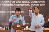 Cagub dan Cawagub Kaltim nomor urut dua Rudy Mas'ud (kiri) dan Seno Aji (kanan) menyampaikan sambutan dalam Rapat Pleno Terbuka Pengundian dan Penetapan Nomor Urut Pasangan Pilgub Kaltim 2024 di Kantor KPU Provinsi Kaltim, di Samarinda, Senin (23/9/2024). Pasangan Cagub Kaltim Isran Noor dan Cawagub Hadi Mulyadi mendapat nomor urut satu sedangkan Cagub Rudy Mas'ud dan Cawagub Seno Aji mendapat nomor urut dua. Antara Kaltim/M Risyal Hidayat