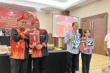 KPU Batam undi nomor urut Nuryanto-Hardi dan Amsakar-Claudia