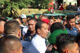 Saat mengunjungi Pasar Mawar di Pontianak, Kalimantan Barat, Selasa (24/9/2024). Dalam kesempatan tersebut Presiden menyambangi Pasar Mawar untuk berdialog dengan para pedagang. ANTARA KALBAR/Edo Saputra.