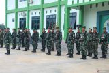 Prajurit Kodim 0432 Bangka Selatan mengikuti upacara peringatan hari kesaktian Pancasila di lapangan upacara Makodim.