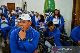 Atlet Pekan Paralimpiade Nasional (Peparnas) asal Jawa Barat menghadiri pelepasan kontingen Peparnas di Gor Saparua, Bandung, Jawa Barat, Selasa (1/10/2024). Pemerintah Provinsi Jawa Barat melepas sebanyak 555 kontingen yang terdiri dari atlet dan ofisial yang akan berlaga pada Peparnas XVII di Solo pada 6 hingga 13 Oktober mendatang. ANTARA FOTO/Raisan Al Farisi/agr
