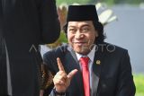 Anggota DPD terpilih masa bakti 2024-2029 Alfiansyah alias Komeng tiba di Gedung Nusantara untuk mengikuti pelantikan di Kompleks Parlemen, Senayan, Jakarta, Selasa (1/10/2024). Sebanyak 580 anggota DPR dan 152 anggota DPD dilantik dan diambil sumpah jabatannya untuk masa bakti 2024-2029. ANTARA FOTO/Dhemas Reviyanto/app/rwa. 
