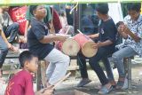 Anak-anak bermain Ganrang Pamanca'