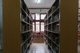 Ruangan perpustakaan oleh Perpustakaan Daerah Kalbar, di Perpustakaan Daerah, di Pontianak, Kalimantan Barat, Jumat siang (4/10/2024). Perpustakaan Daerah Kalimantan Barat menjadi salah satu tempat favorit bagi para pencinta buku dan pelajar untuk menambah wawasan serta menjadi tempat yang  ideal untuk membaca dan belajar. ANTARA KALBAR/Rhatu Dieva/Jhw.