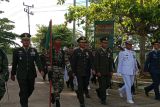 Sejumlah prajurit TNI Angkatan Darat, Angkatan Laut, dan Angkatan Udara mengikuti Upacara HUT ke-79 TNI Tahun 2024 di Lapangan Tidayu Makodam XII/Tanjungpura di Kabupaten Kubu Raya, Kalimantan Barat, Sabtu (5/10/2024). Pada HUT ke-79 yang diikuti ratusan prajurit TNI di wilayah Kalbar tersebut mengusung tema TNI modern bersama rakyat siap mengawal suksesi kepemimpinan untuk Indonesia Maju. Antara Kalbar/Rhatu Dieva/Jhw. 