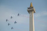 Enam Pesawat Beechcraft Bonanza G36 yang tergabung dalam tim demonstrasi udara Rajawali Laut Flight (RaLF) TNI AL bermanuver upacara Hari Ulang Tahun (HUT) ke-79 Tentara Nasional Indonesia (TNI) di Lapangan Silang Monumen Nasional (Monas), Gambir, Jakarta, Sabtu (5/10/2024). HUT ke-79 TNI tersebut mengangkat tema TNI Modern Bersama Rakyat Siap Mengawal Suksesi Kepemimpinan Nasional Untuk Indonesia Maju. Antara Kaltim/Fauzan/nz/mrh