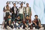 Model memperagakan busana karya Feyzion by Zizi dalam Malang Fashion Runway hari kedua di Malang, Jawa Timur, Minggu (6/10/2024). Gelaran peragaan busana tahunan tersebut menampilkan ratusan busana dengan tema 