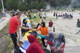 Ribuan tenaga honorer di Pariaman bersihkan kawasan wisata pantai