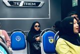 Warga antusias mencoba bus trans Palu selama masa uji coba