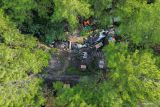 Foto udara kawasan wisata Kali Pinusan Poncosumo di Lumajang, Jawa Timur, Rabu (9/10/2024). Perum Perhutani Kesatuan Pemangkuan Hutan (KPH) Probolinggo bekerjasama dengan BUMDes setempat mengembangkan wana wisata untuk meningkatkan produktivitas lahan kawasan hutan produksi. Antara Jatim/Irfan Sumanjaya/um