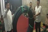 Cabup Kulon Progo Marija serahkan pipa air bagi terdampak kekeringan