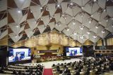 Suasana Rapat Paripurna penetapan pimpinan DPRD Provinsi Kaltim Masa Jabatan 2024-2029 di Gedung DPRD Provinsi Kaltim di Samarinda, Kamis (10/10/2024). Rapat Paripurna tersebut menetapkan Hasanuddin Mas'ud sebagai Ketua DPRD Provinsi Kaltim, sementara Wakil Ketua DPRD Provinsi Kaltim dijabat oleh Ekti Imanuel, Ananda Emira Moeis, dan Yenni Eviliana. Antara Kaltim/M Risyal Hidayat