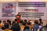 Calon Gubernur Jawa Timur nomor urut dua Khofifah Indar Parawansa memberi sambutan dalam acara Gerakan Bersama Membuat Selisih Kemenangan di Sidoarjo, Jawa Timur, Jumat (11/10/2024). Khofifah Indar Parawansa mendapatkan dukungan dari perkumpulan para pendeta dan wakil dari gereja-gereja seluruh Jawa Timur dalam Pilkada 27 November 2024 sebagai Gubernur Jawa Timur. Antara Jatim/Umarul Faruq