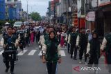 Ribuan peserta mengikuti jalan sehat yang diinisiasi Pemerintah Kota Pontianak di Pontianak, Kalimantan Barat, Minggu (13/10/2024).Jalan sehat tersebut digelar untuk memperingati HUT ke-253 Kota Pontianak sekaligus mengajak masyarakat untuk hidup sehat. Antara Kalbar/Edo Saputra/Jhw