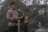 Wakapolda Banten Brigjen Pol Hengki memimpin Apel Gelar Pasukan Operasi Zebra Maung 2024 di Polda Banten, Kota Serang, Banten, Senin (14/10/2024). Operasi yang digelar serentak di seluruh wilayah hukum Polda Banten pada 14-27 Oktober 2024 tersebut bertujuan untuk menciptakan keamanan, keselamatan, ketertiban, kelancaran (Kamseltibcar) dalam berlalu lintas di jalan raya. ANTARA FOTO/Angga Budhiyanto/gp