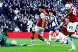 Tottenham menang atas 10 pemain West Ham 4-1